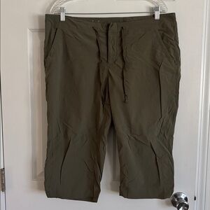 Columbia Olive Capris